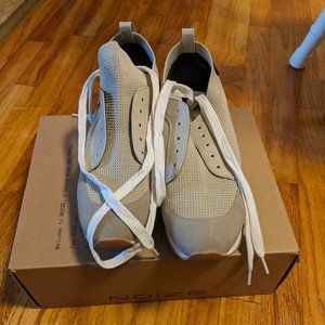 Georgy Sneaker - Tan Vegan (NOIZE) - Like New
